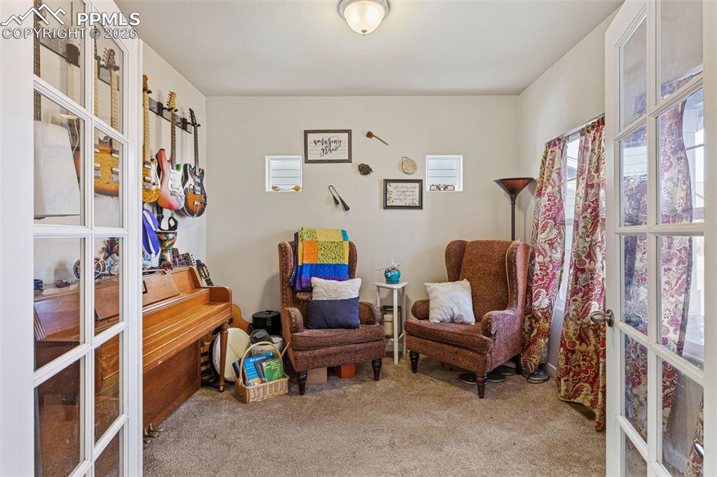 Image 5 of 34: Sitting Room