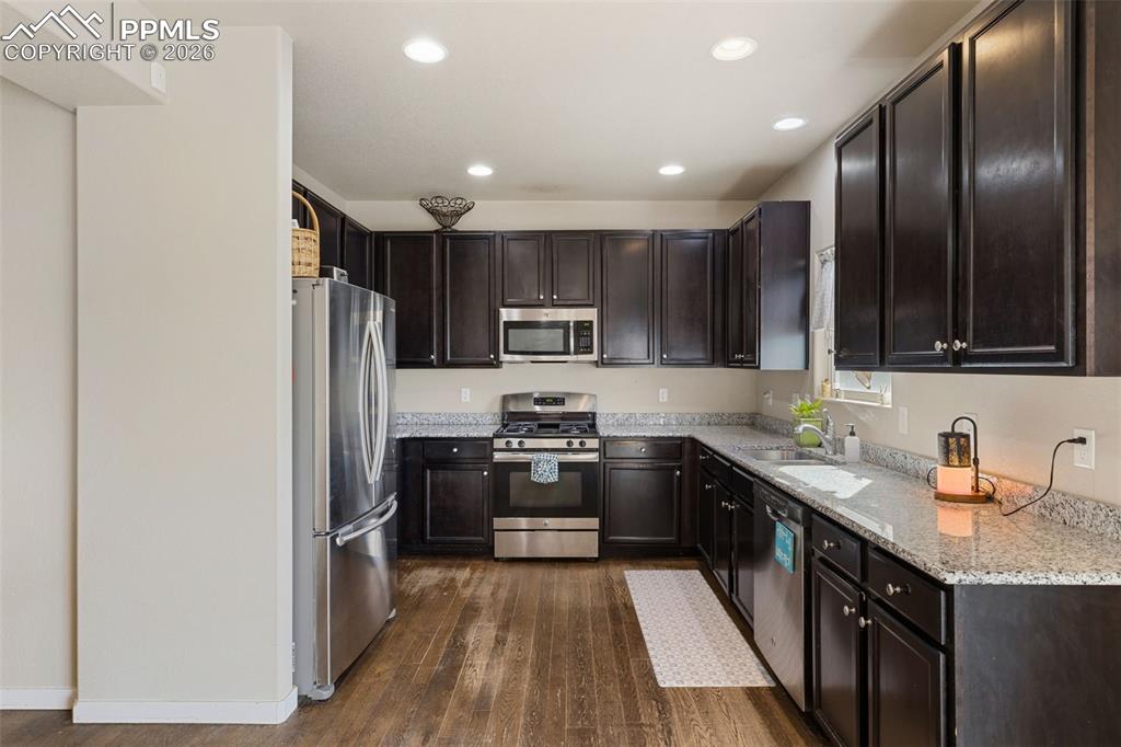 Image 7 of 34: Kitchen