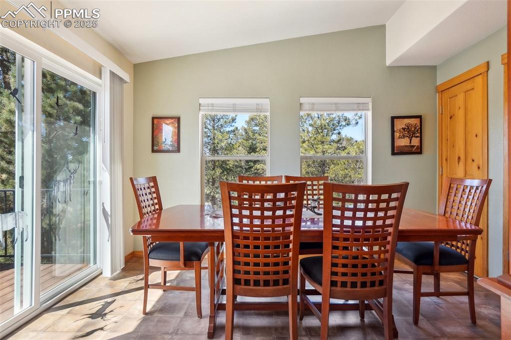 Image 14 of 33: Dining Area