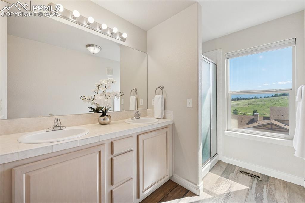Image 10 of 37: En suite bathroom. 