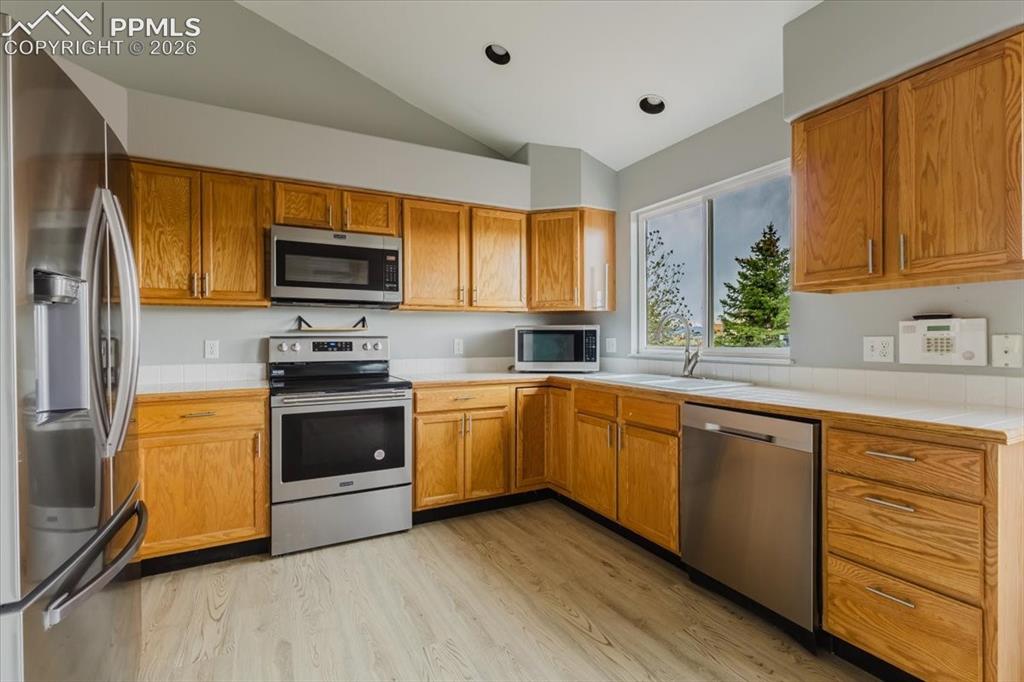 Image 11 of 46: Kitchen