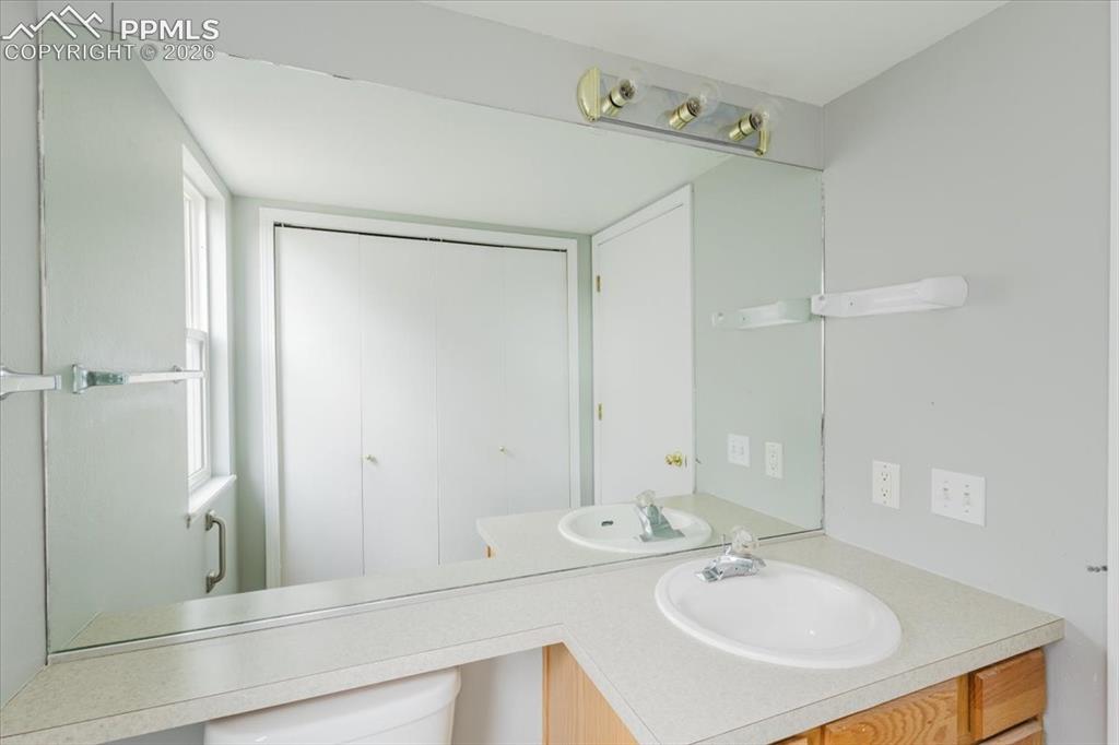 Image 25 of 46: Bathroom