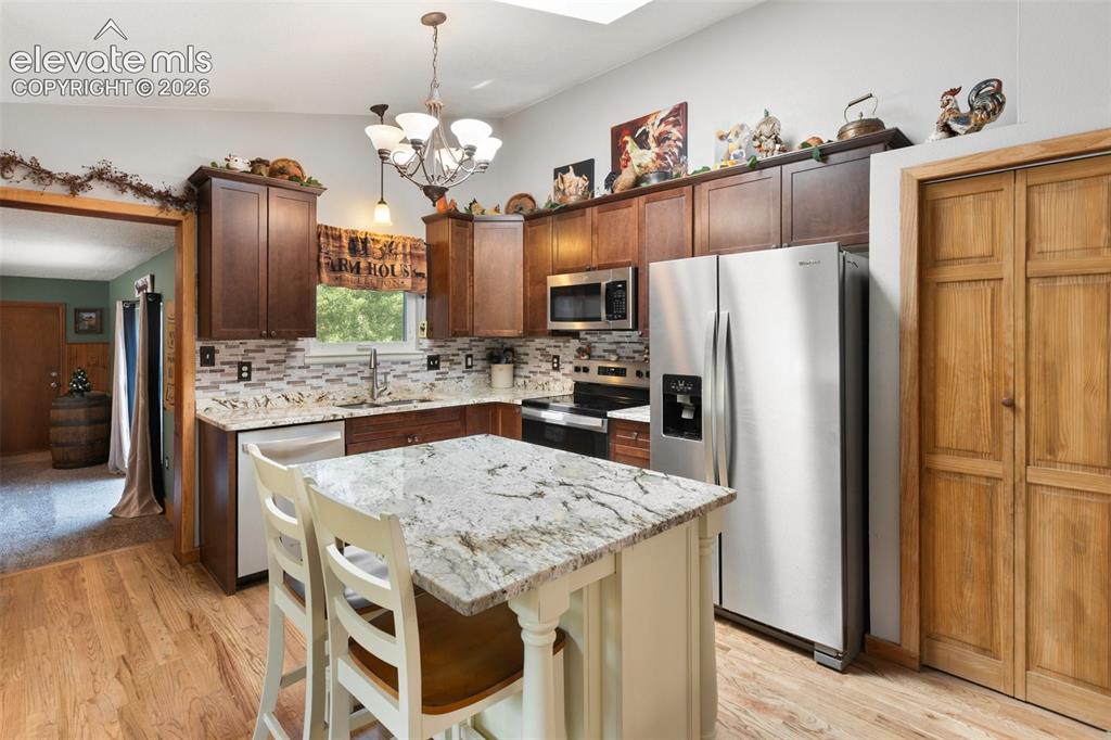 Image 17 of 49: Kitchen
