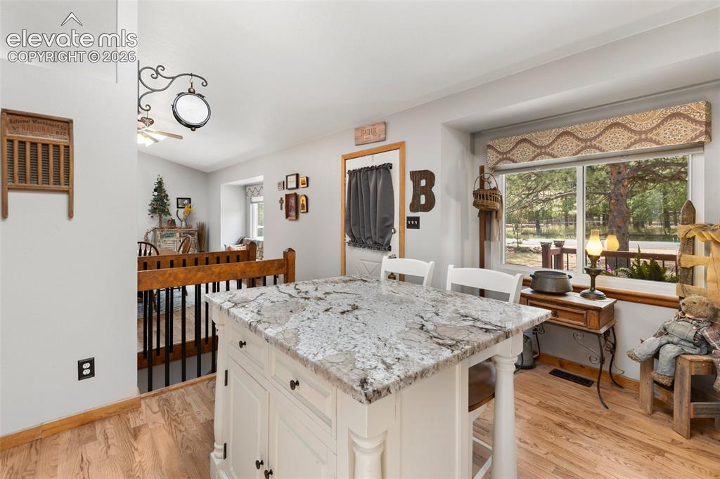 Image 19 of 49: Kitchen