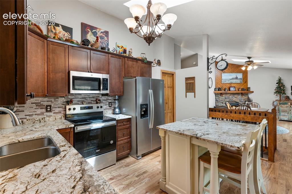Image 20 of 49: Kitchen