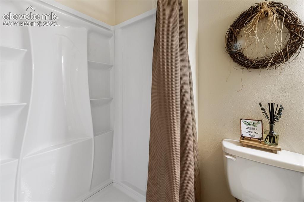 Image 39 of 49: Bathroom