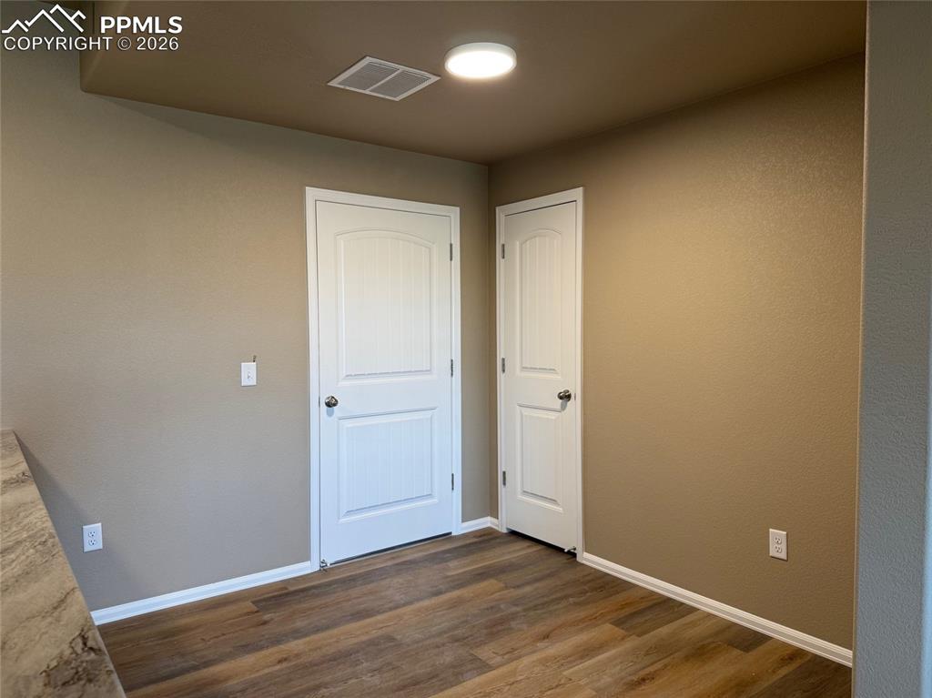 Image 10 of 27: Bedroom