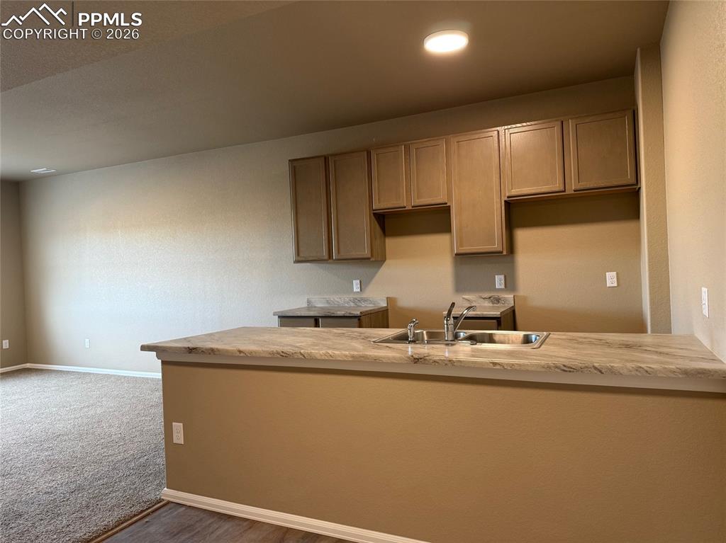 Image 12 of 27: Kitchen