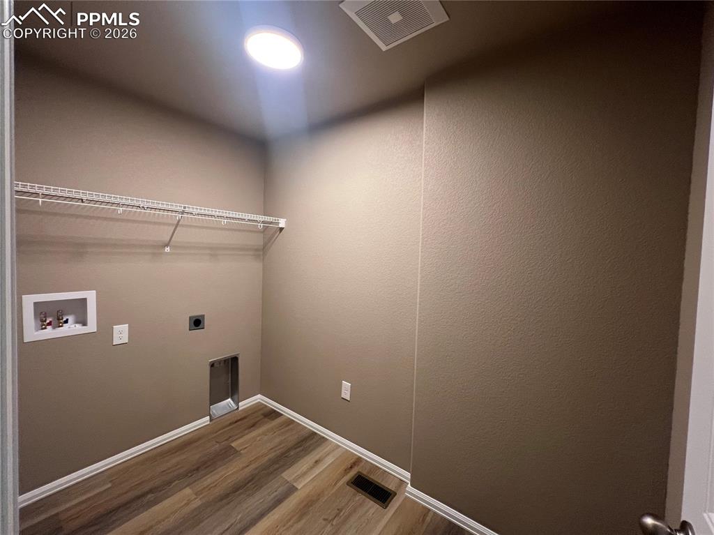 Image 17 of 27: Laundry