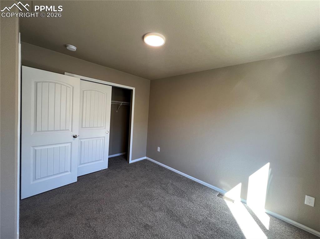 Image 19 of 27: Bedroom