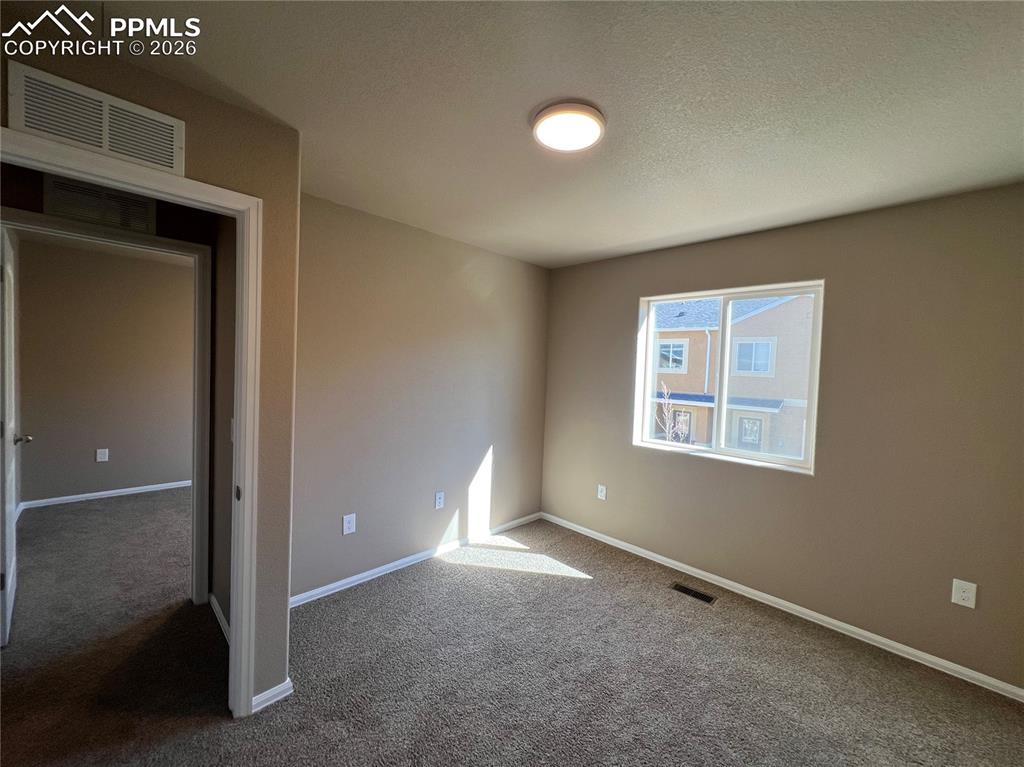 Image 23 of 27: Bedroom