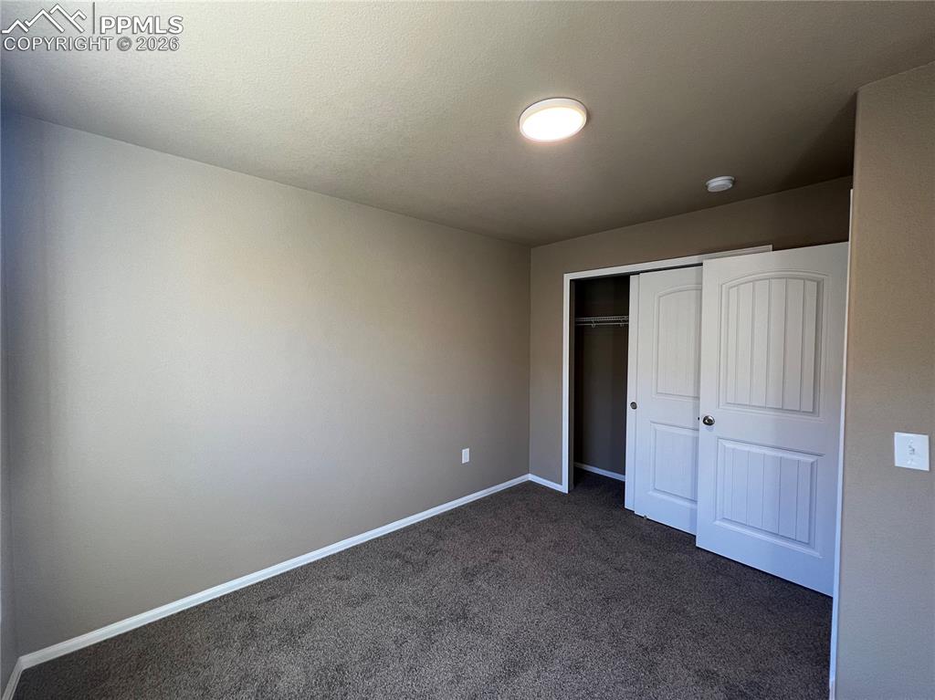 Image 25 of 27: Bedroom