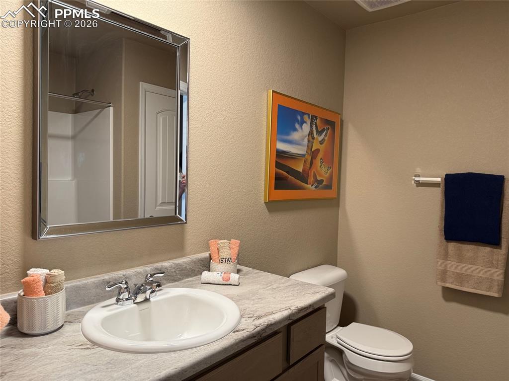 Image 30 of 38: Bathroom