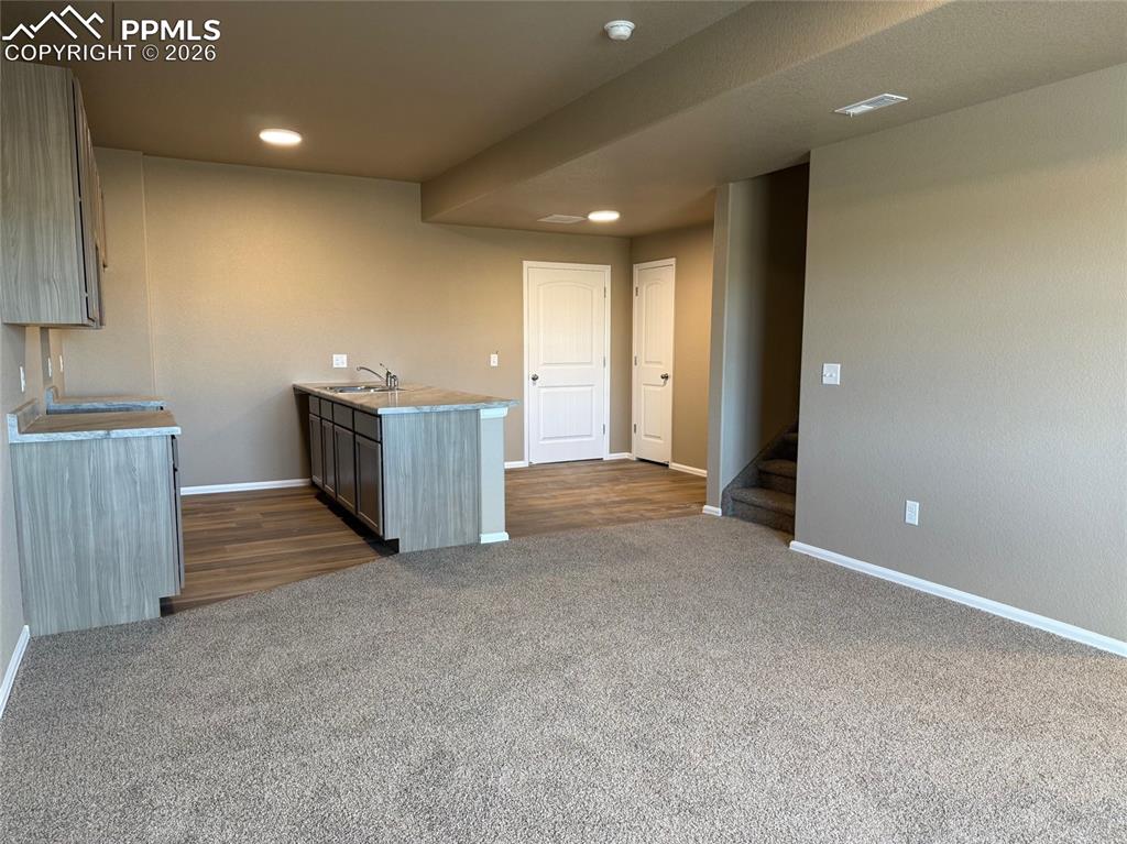 Image 4 of 27: Kitchen