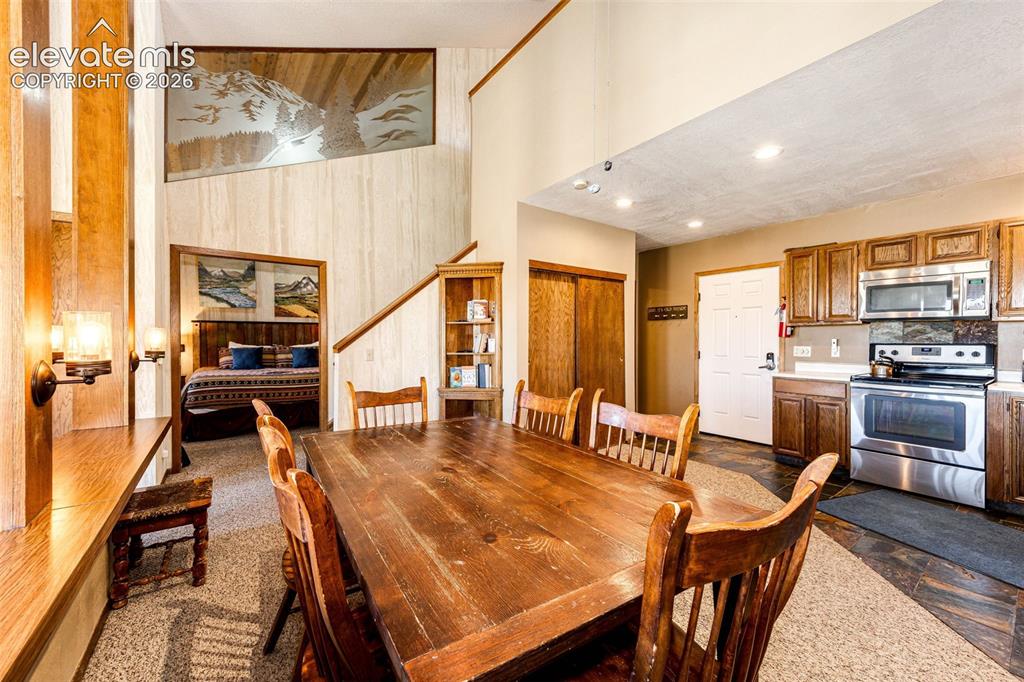 Image 5 of 28: Dining Area