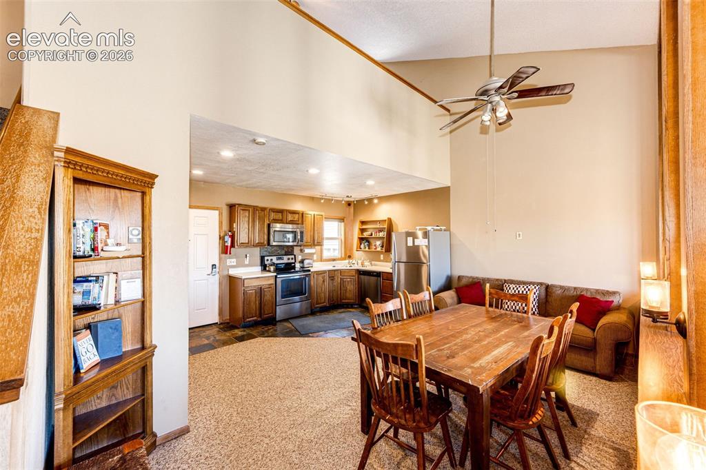 Image 6 of 28: Dining Area