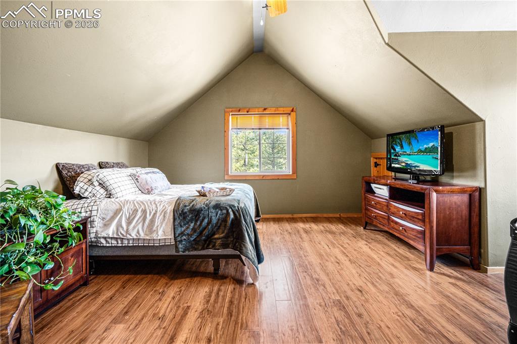 Image 20 of 38: Bedroom