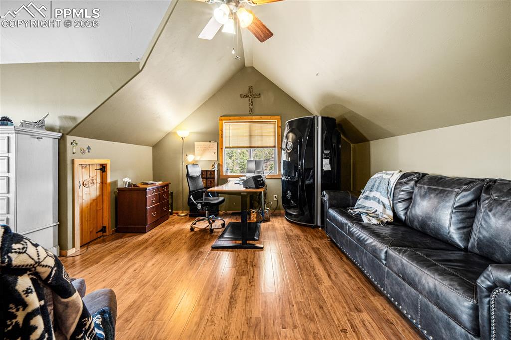 Image 22 of 38: Office