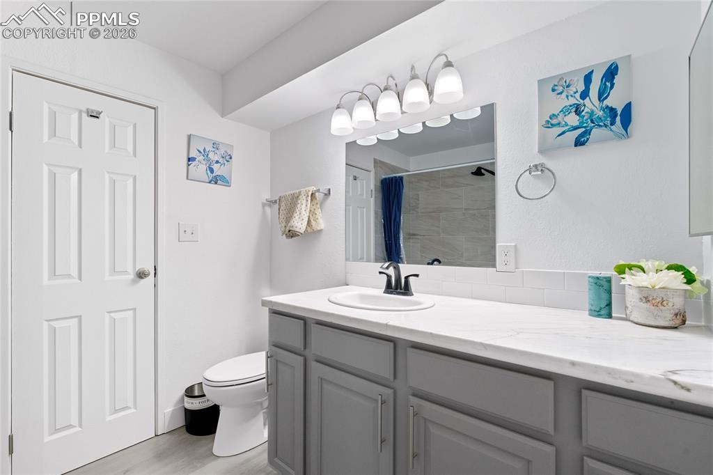 Image 12 of 25: Bathroom