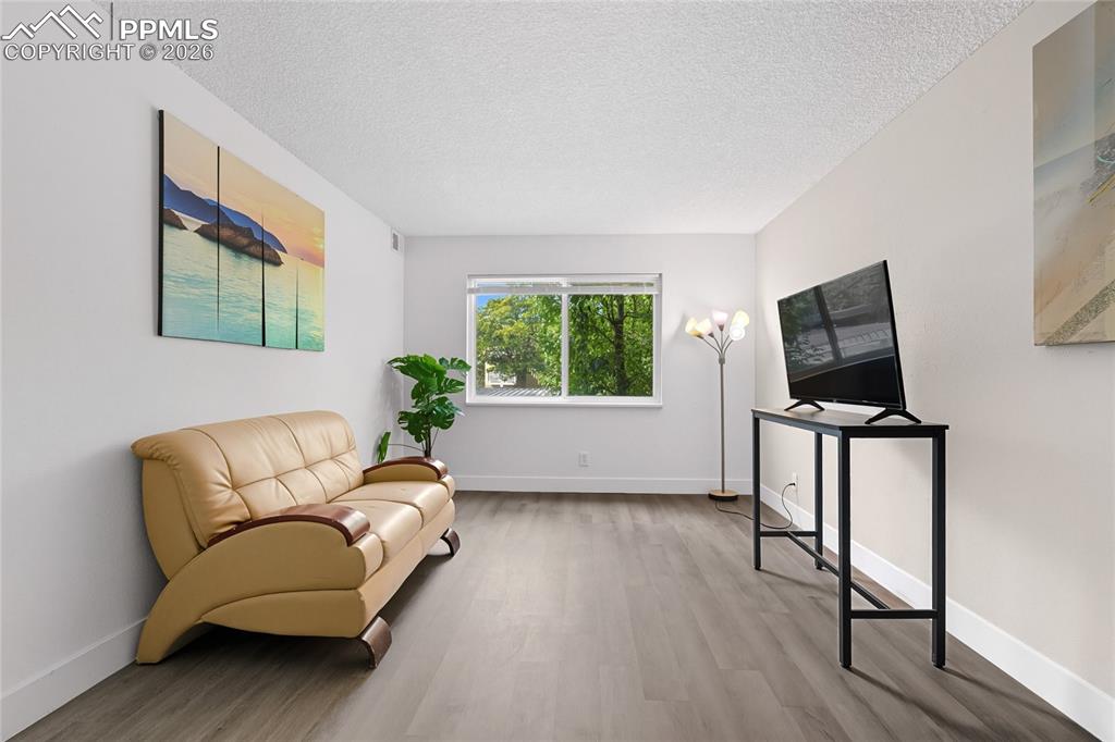 Image 20 of 25: Sitting Room