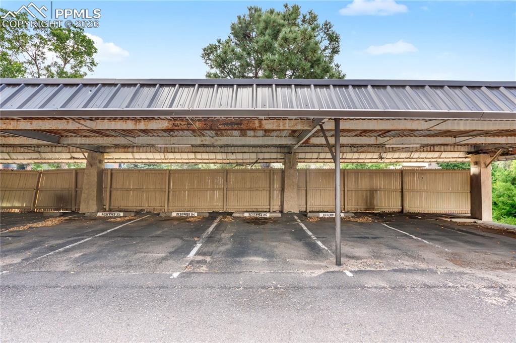 Image 21 of 25: Parking