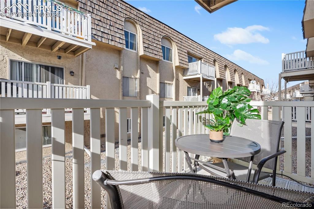 Image 23 of 25: Balcony