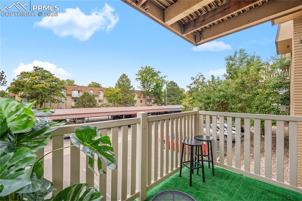 Image 24 of 25: Balcony