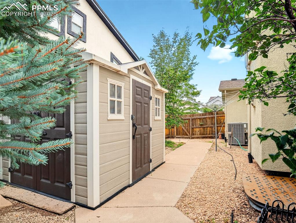 Image 27 of 27: View of outbuilding