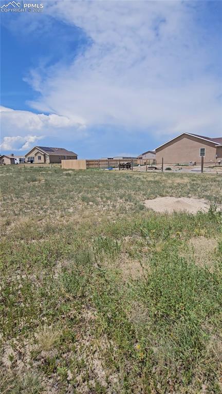 Image 4 of 4: View of yard