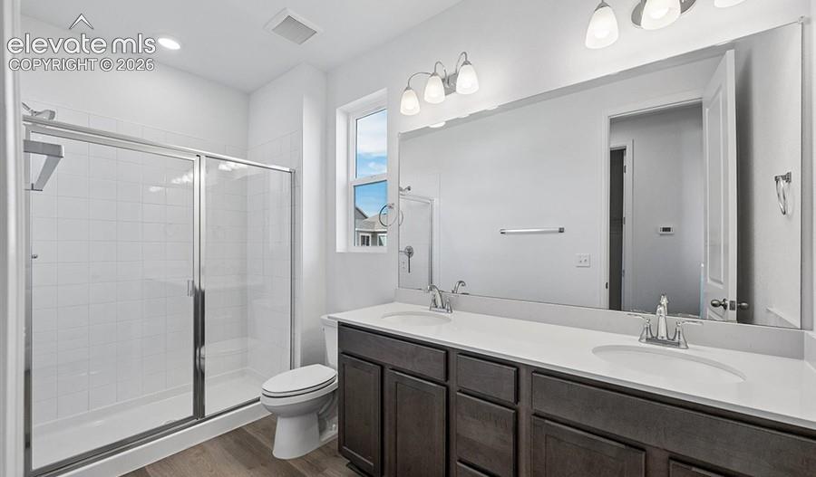 Image 17 of 26: Bathroom