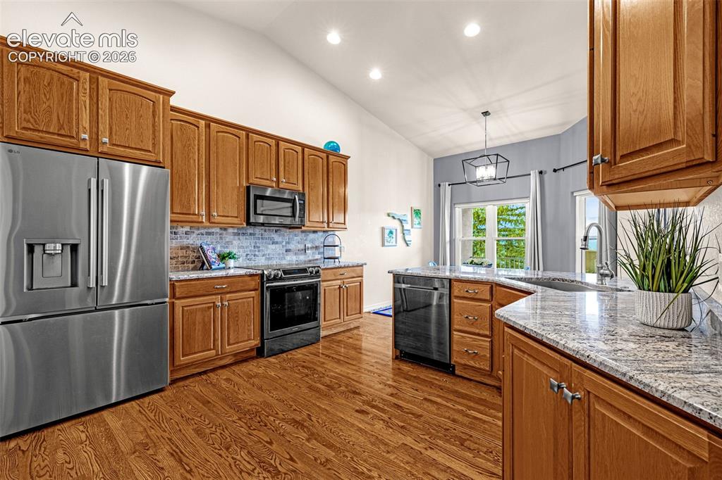 Image 13 of 36: Kitchen
