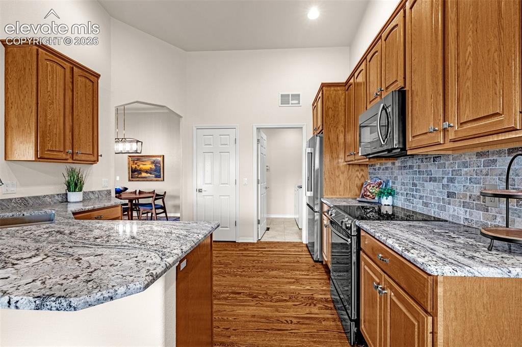 Image 14 of 36: Kitchen