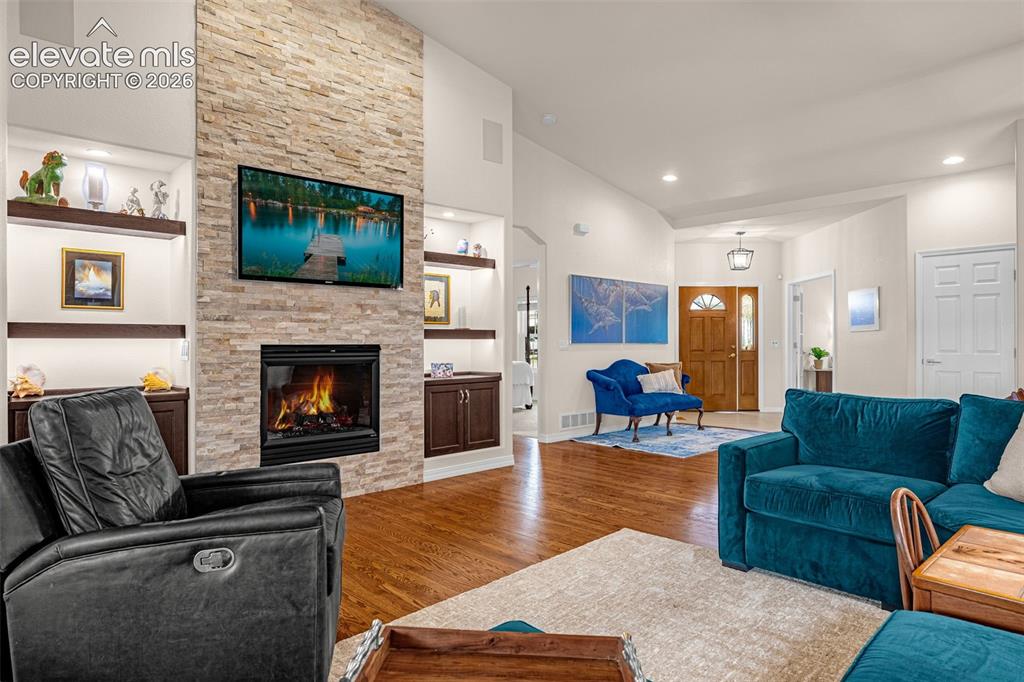 Image 5 of 36: Living Room