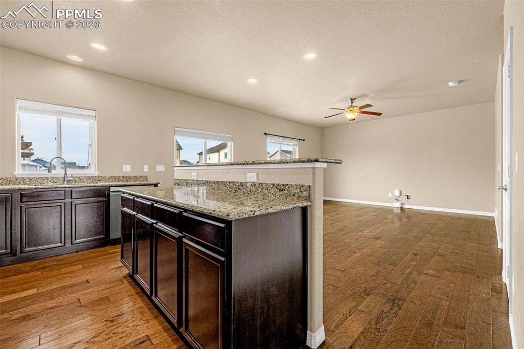 Image 10 of 32: Kitchen