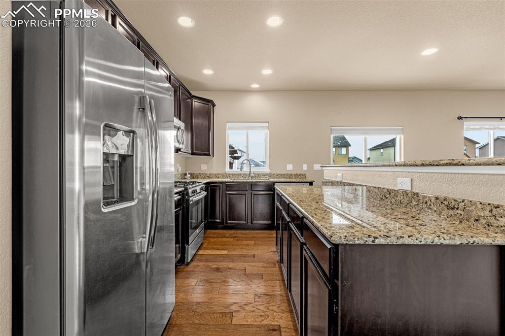 Image 12 of 32: Kitchen