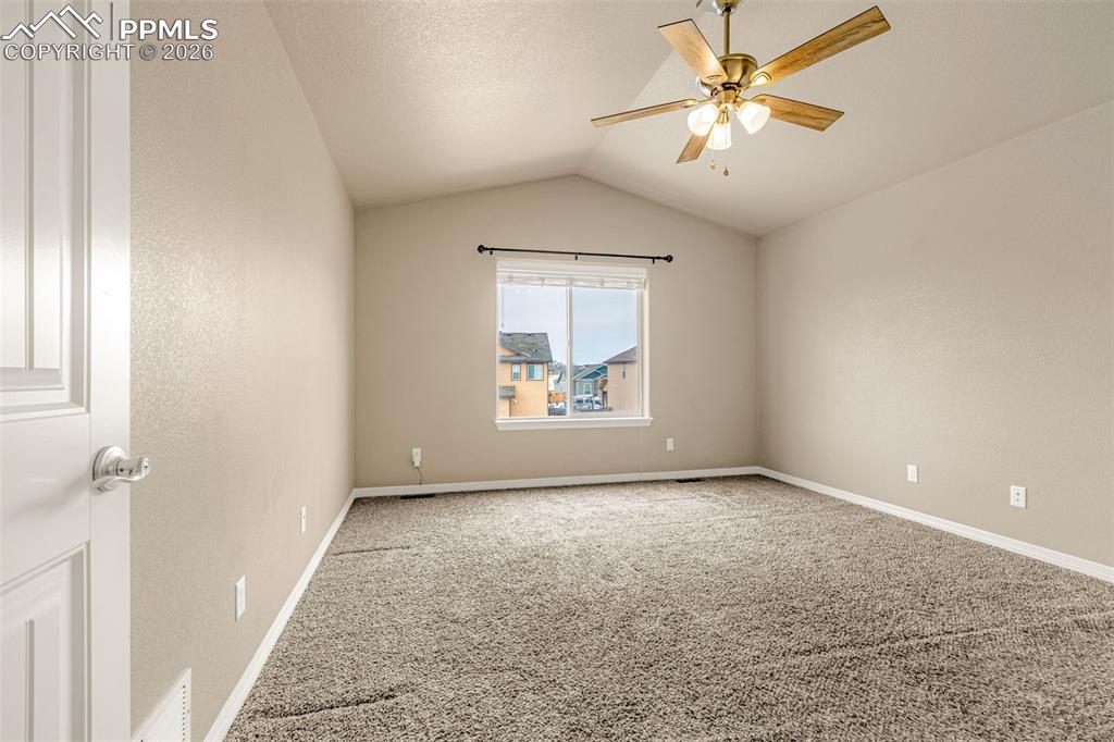 Image 19 of 32: Bedroom