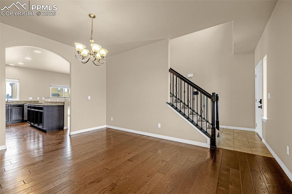 Image 7 of 32: Dining Room