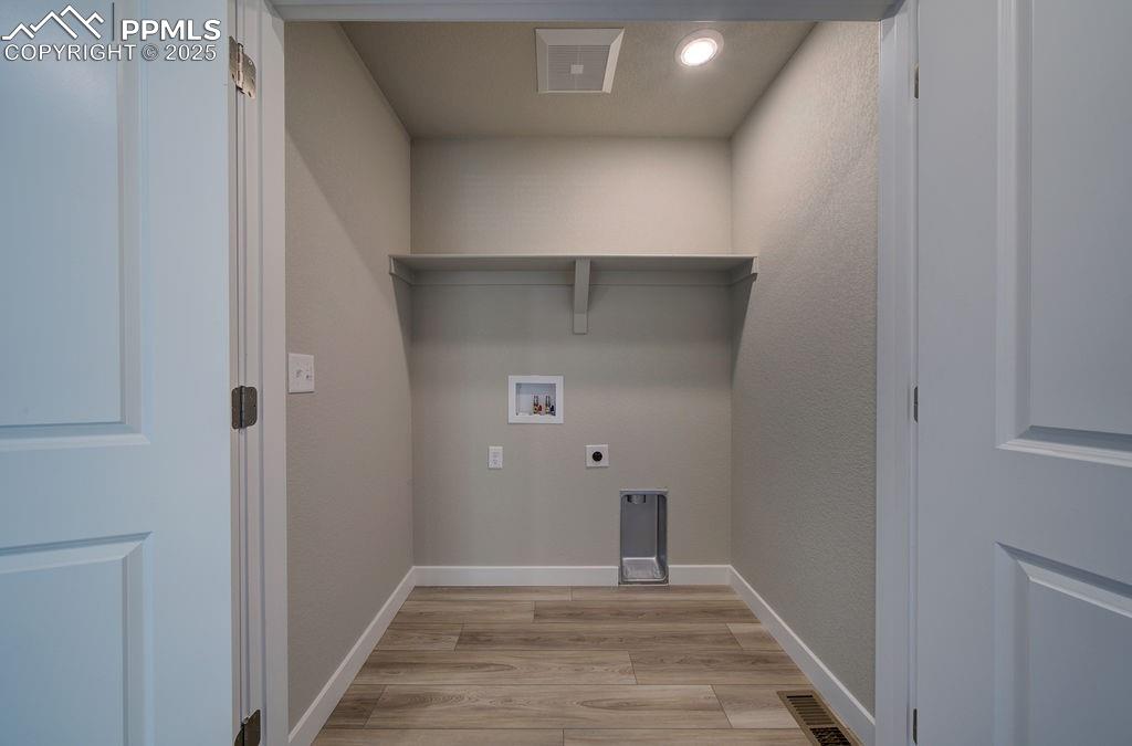 Image 29 of 45: Laundry