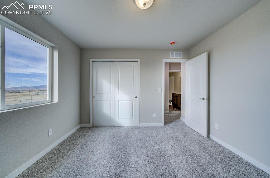 Image 31 of 45: Bedroom