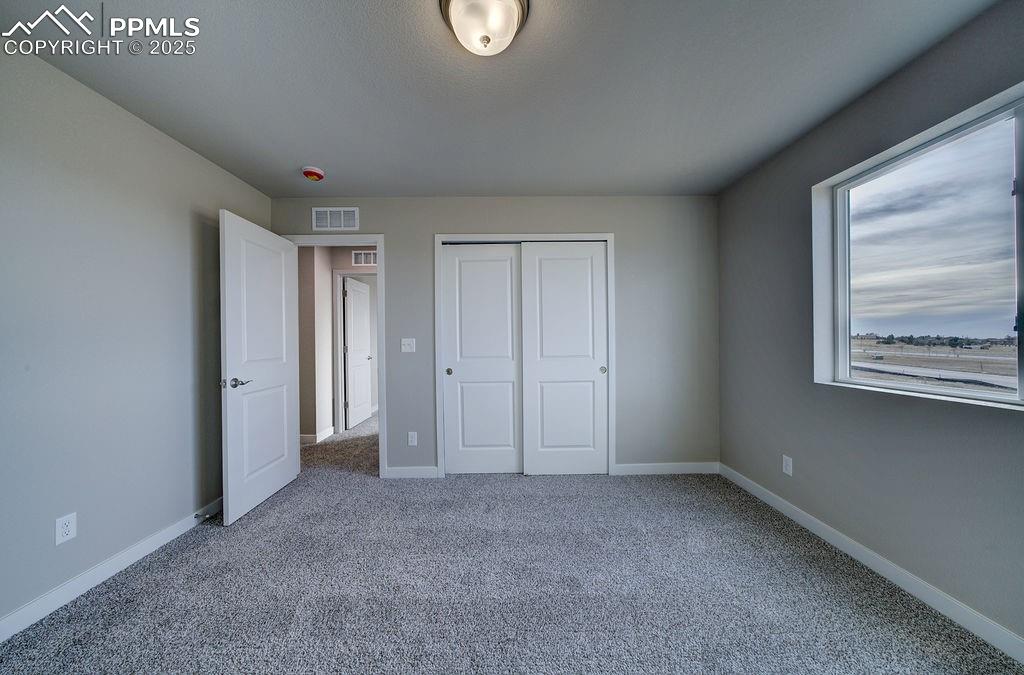 Image 38 of 45: Bedroom