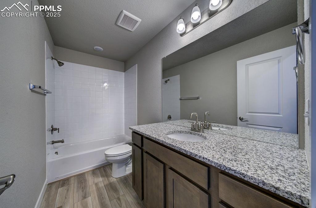 Image 44 of 45: Bathroom