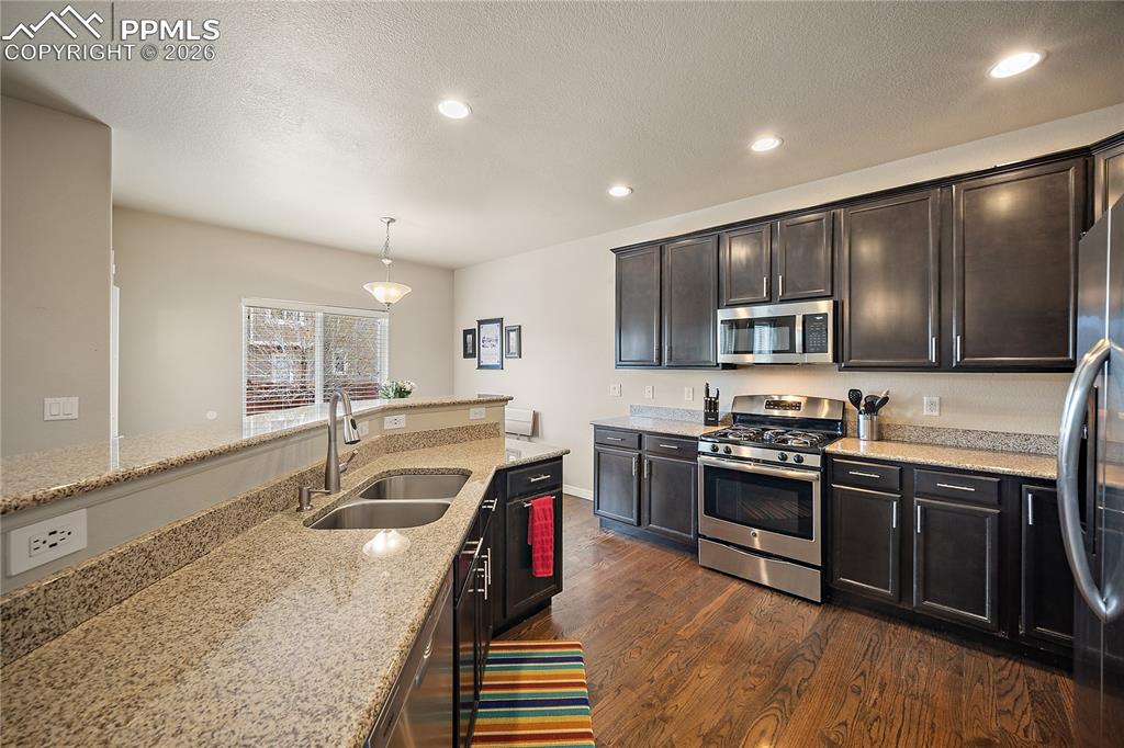 Image 8 of 50: Kitchen