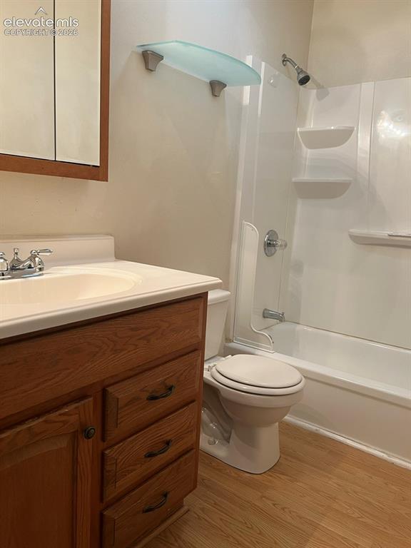 Image 14 of 21: Bathroom