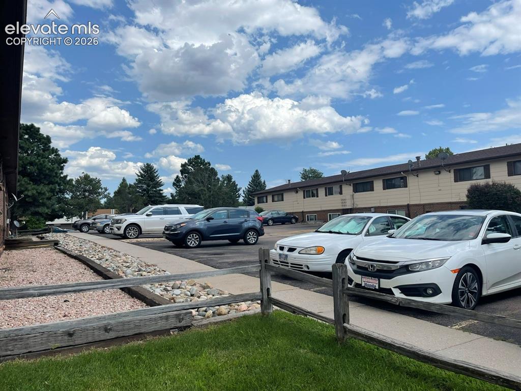Image 20 of 21: Parking