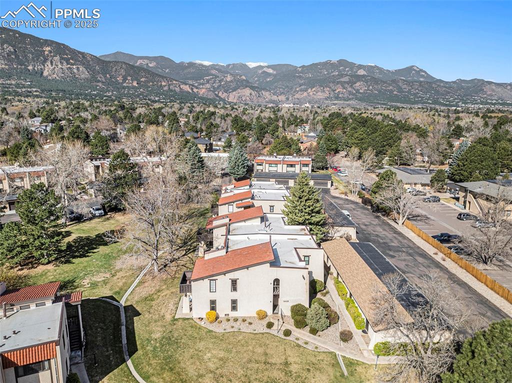 Image 9 of 33: Unbeatable location: near Cheyenne Mountain Resort, The Broadmoor - Quail L