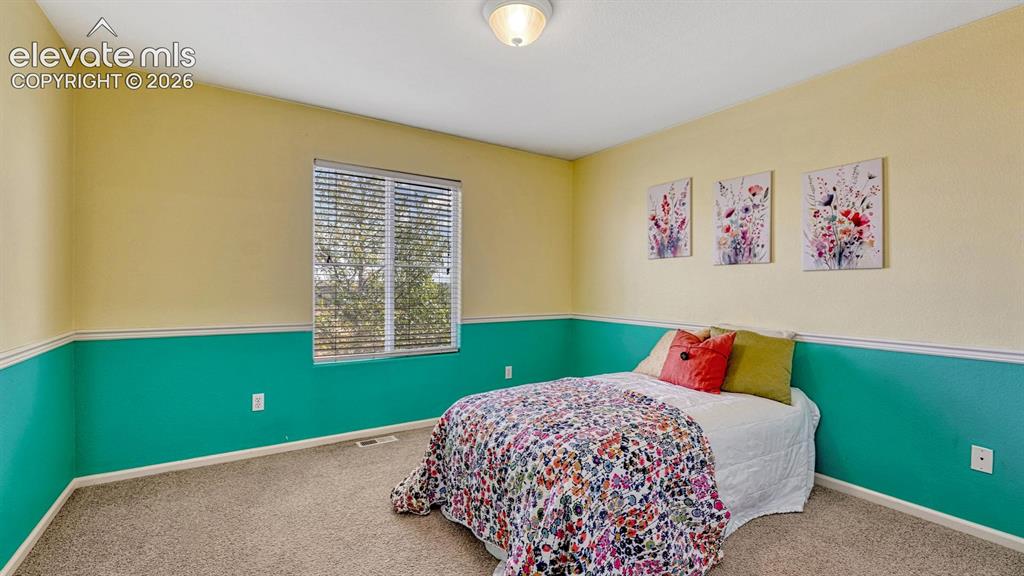 Image 18 of 23: Bedroom