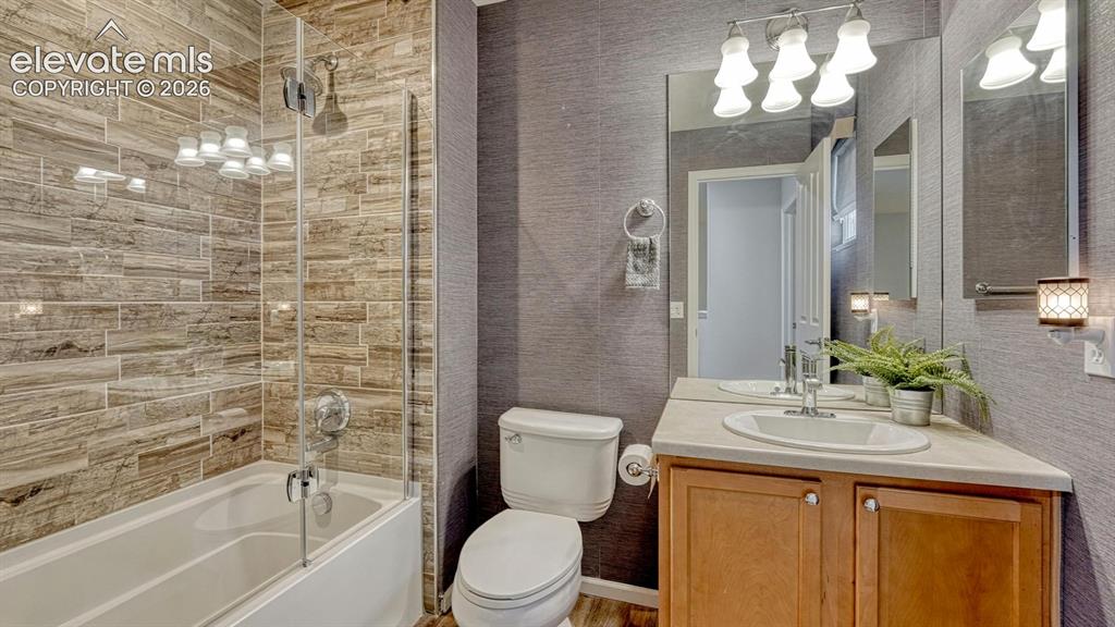 Image 19 of 23: Bathroom