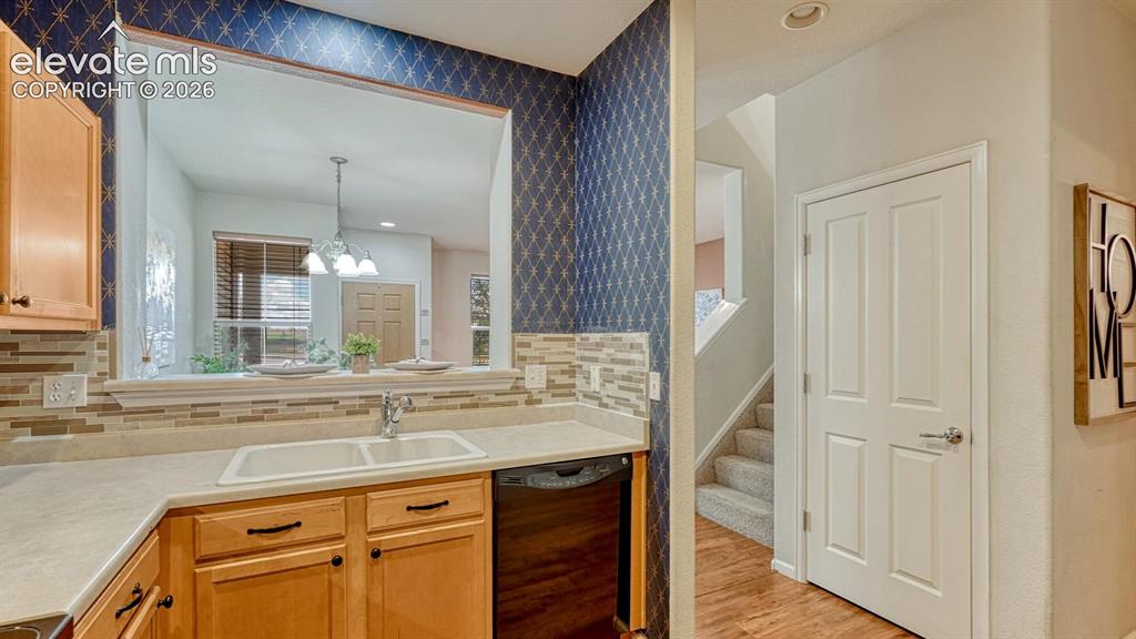 Image 9 of 23: Kitchen