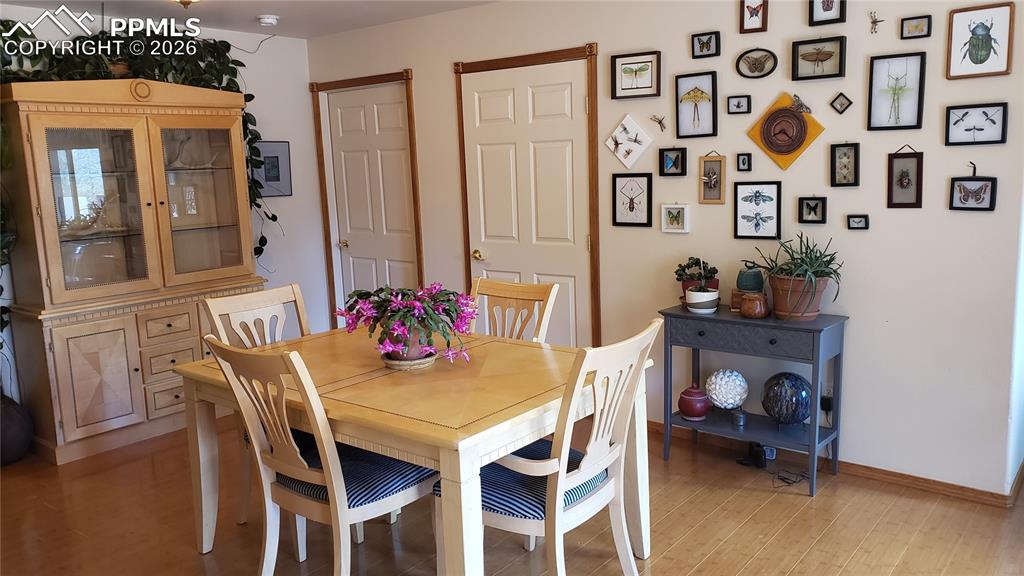 Image 10 of 30: West Wing Dining