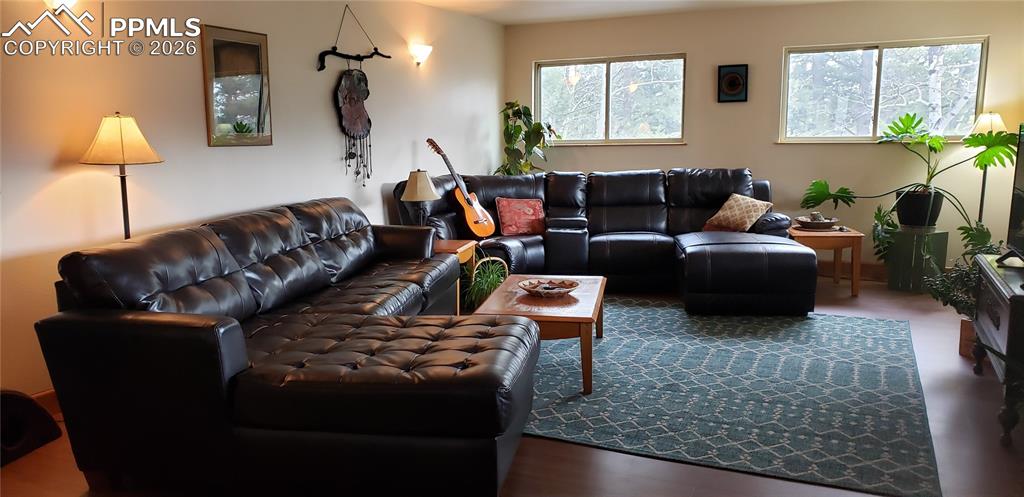 Image 18 of 30: East Wing Living Room